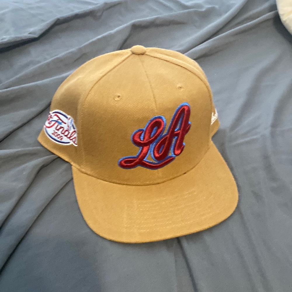 Mitchell & ness hat fitted size 7 3/4 light brown color barely used